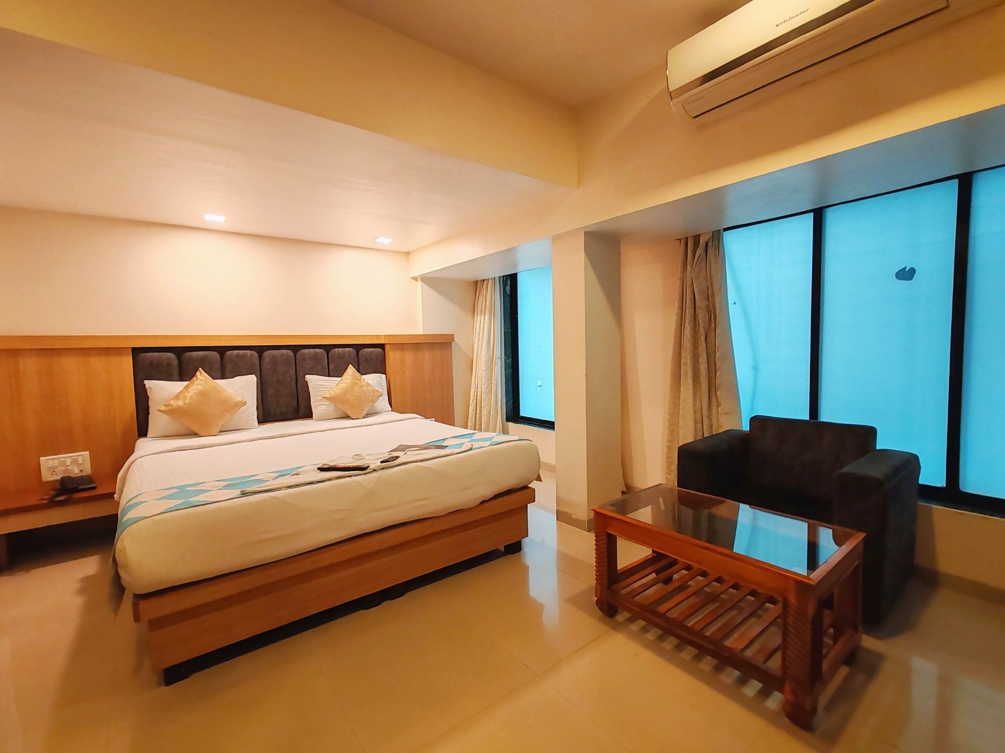 Aishwarya Residency Deluxe Double Room 4