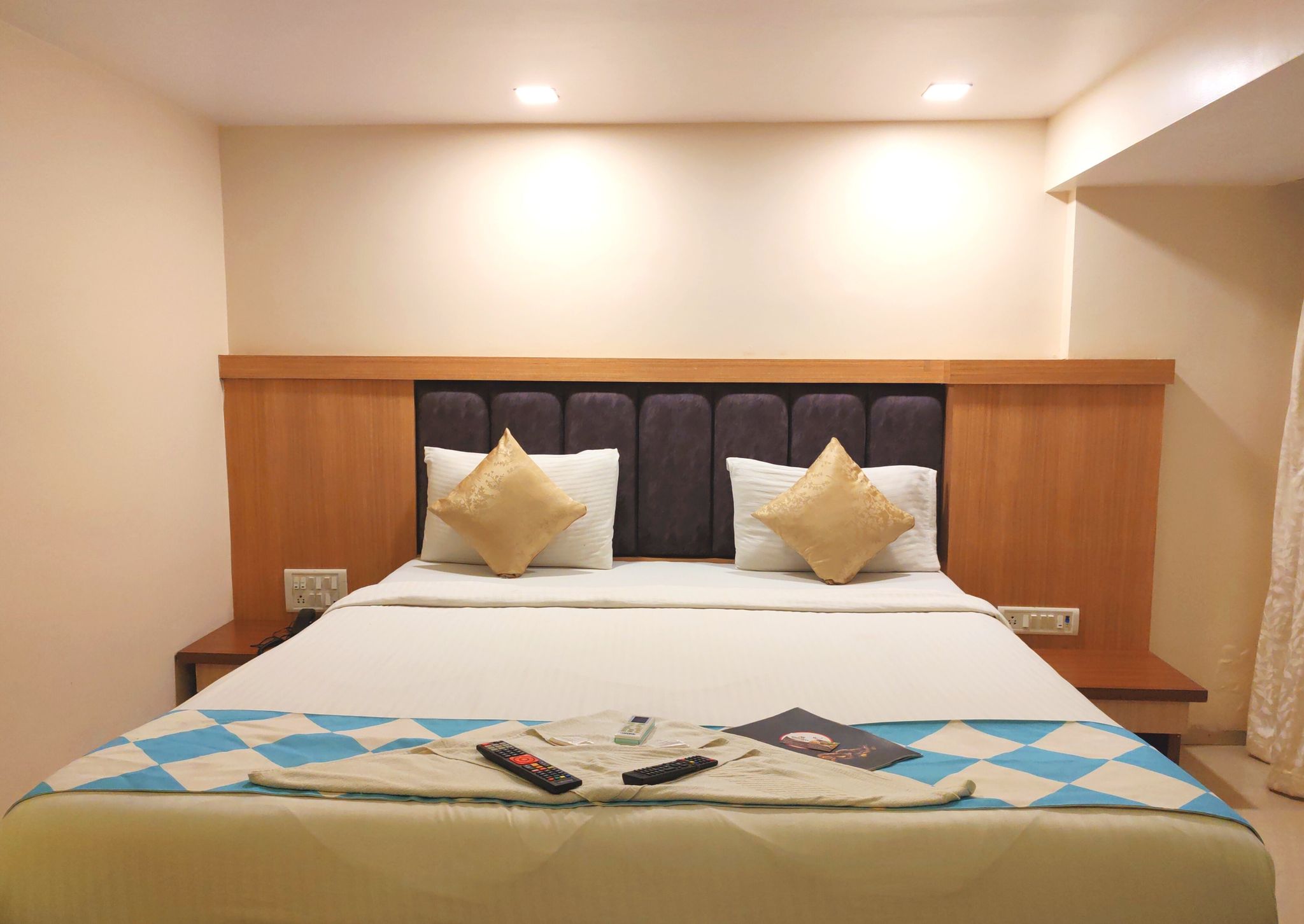 Aishwarya Residency Deluxe Double Room 2