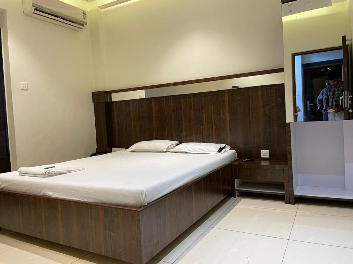 Deluxe AC Room