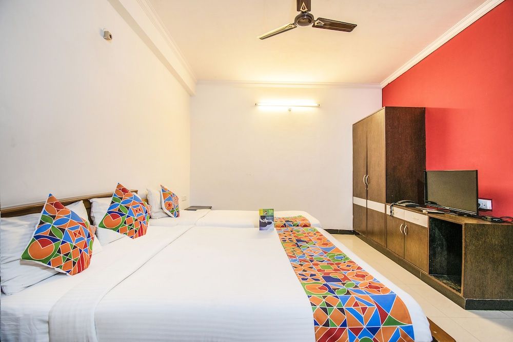 FabExpress GMR Grand 18 Premium Room, 1 Double Bed, Non Smoking 2