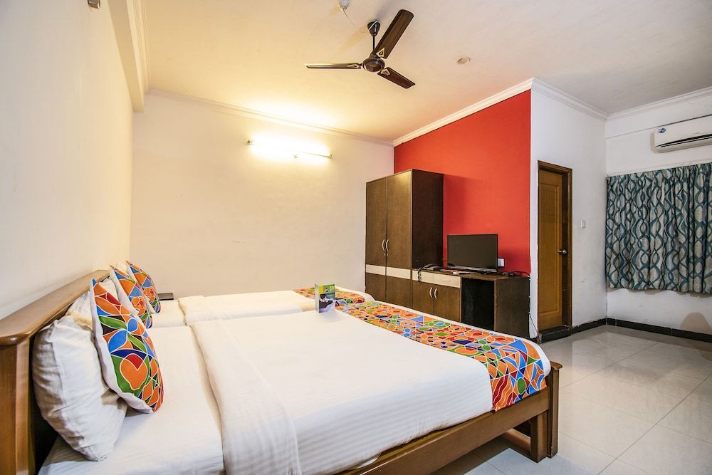 FabExpress GMR Grand 18 Premium Room, 1 Double Bed, Non Smoking 6