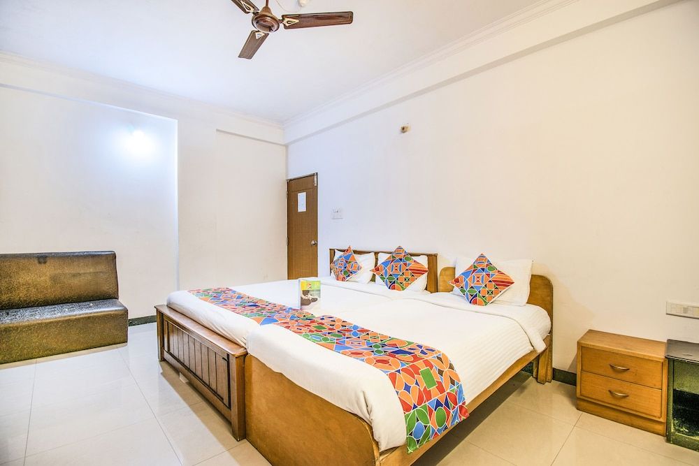 FabExpress GMR Grand 18 Premium Room, 1 Double Bed, Non Smoking 7