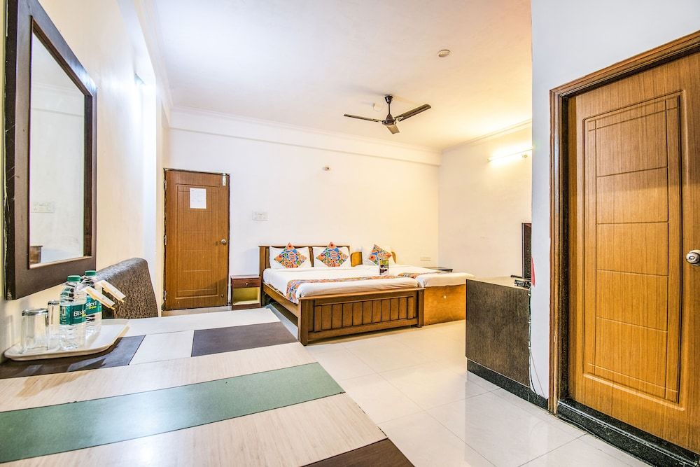 FabExpress GMR Grand 18 Premium Room, 1 Double Bed, Non Smoking 3