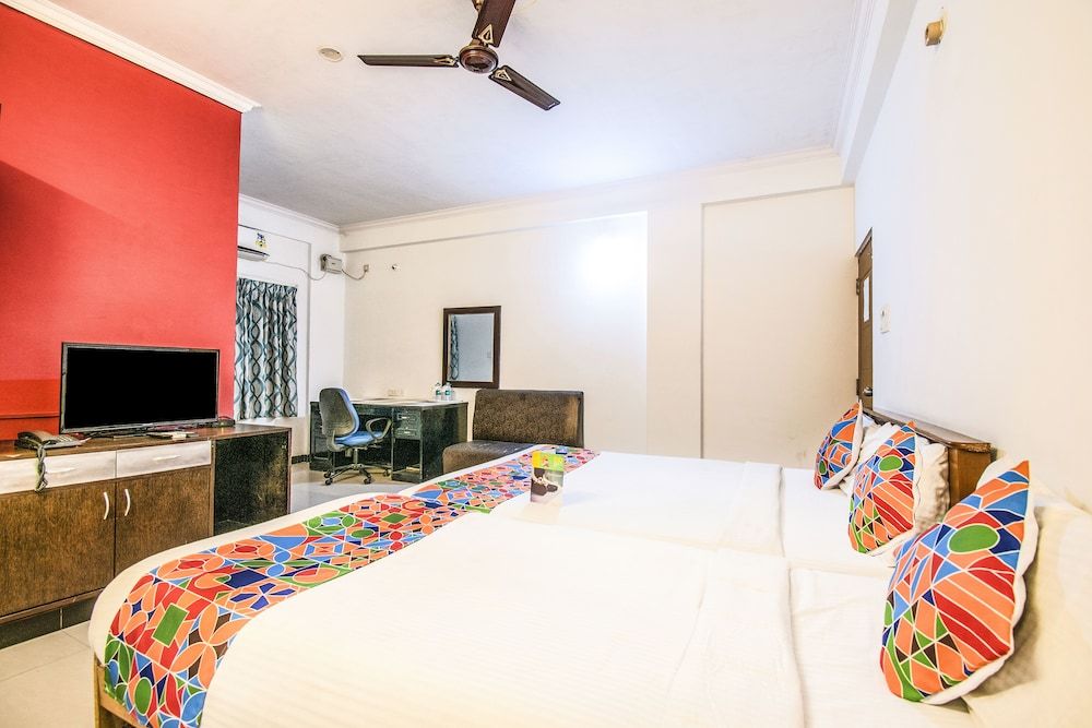 FabExpress GMR Grand 18 Premium Room, 1 Double Bed, Non Smoking 11