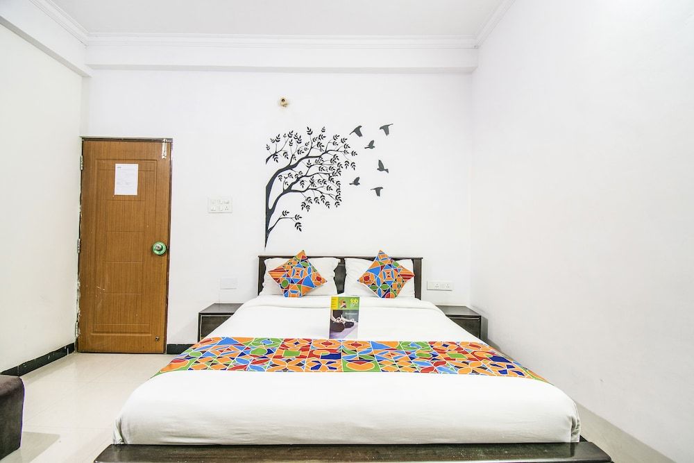 FabExpress GMR Grand 18 Premium Room, 1 Double Bed, Non Smoking 9