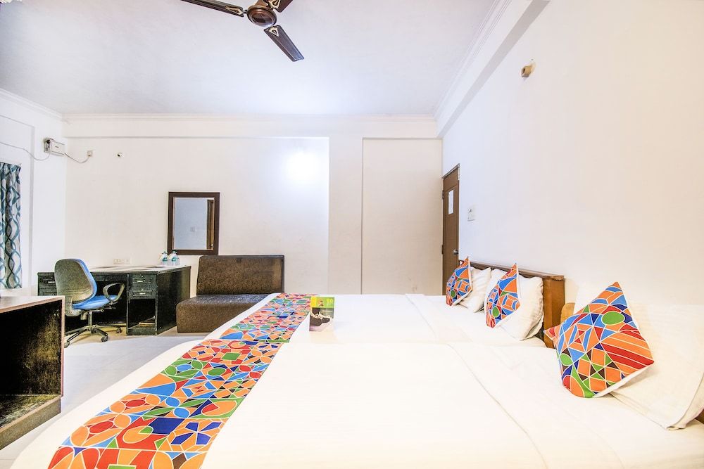 FabExpress GMR Grand 18 Premium Room, 1 Double Bed, Non Smoking 5