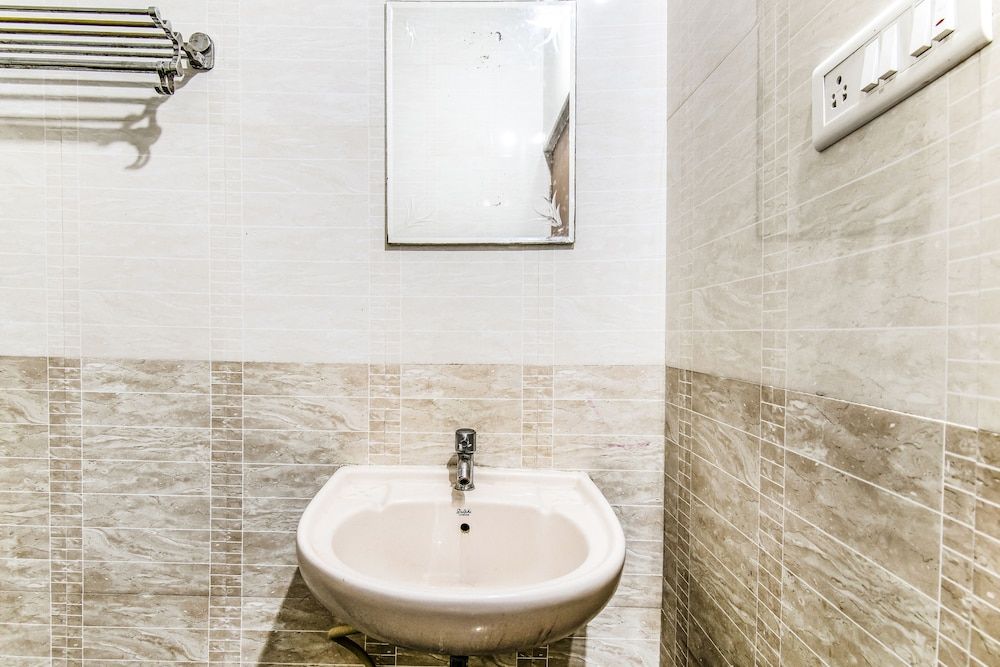 FabExpress GMR Grand 18 Premium Room, 1 Double Bed, Non Smoking 15