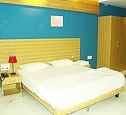 Sri Sampoorna Hotel Deluxe Room 4