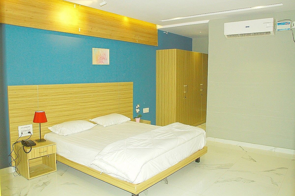 Sri Sampoorna Hotel Deluxe Room