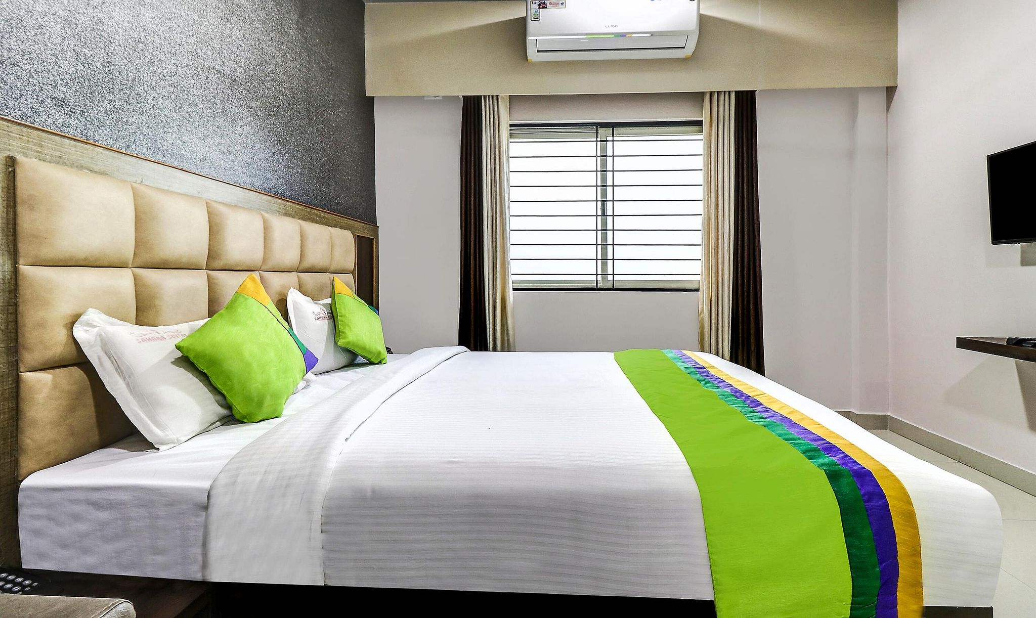 Treebo Sahara Suites, 750 M From St. John's Medical College And Hospital Standard Double Room 4