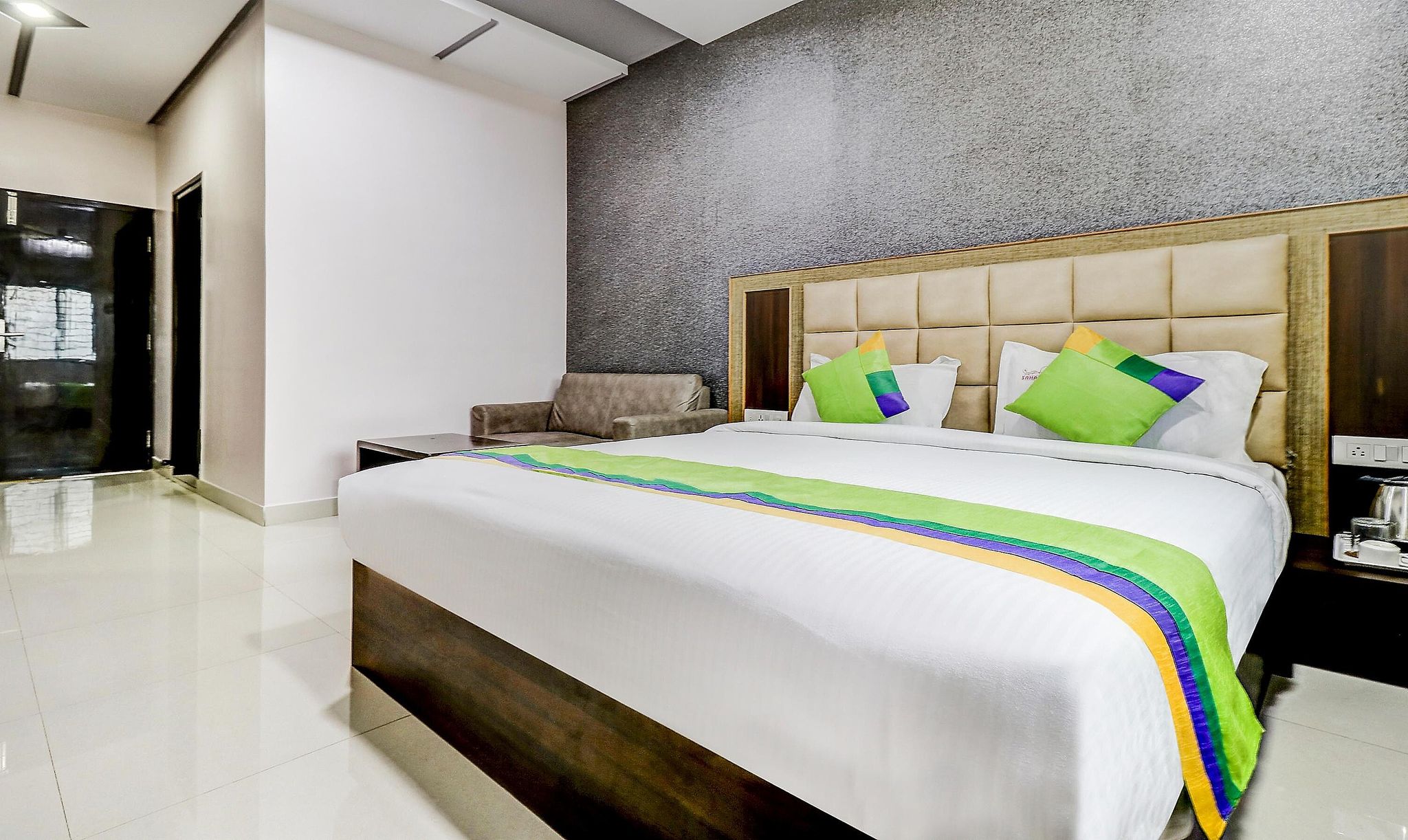 Treebo Sahara Suites, 750 M From St. John's Medical College And Hospital Standard Double Room 2