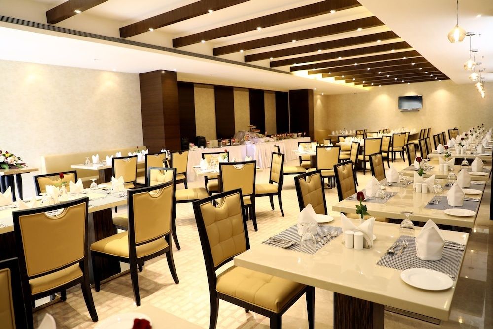 Food & Dining