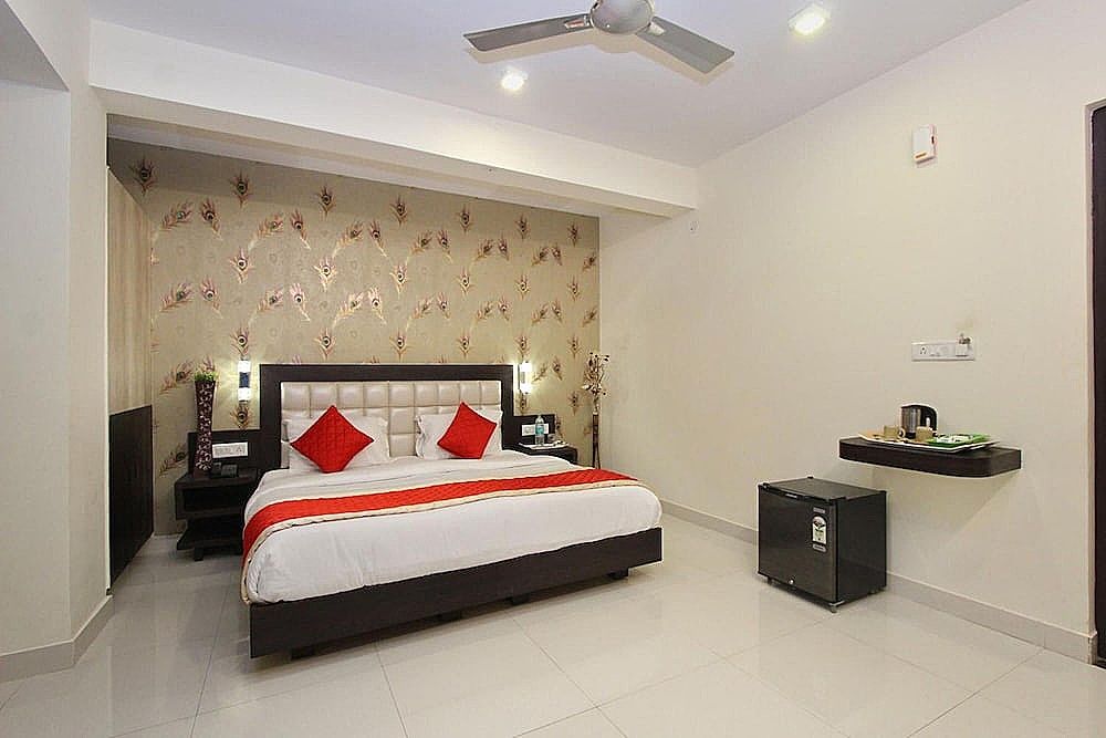 Vee Suites Bangalore Standard Room, 1 Bedroom, Smoking, City View 10