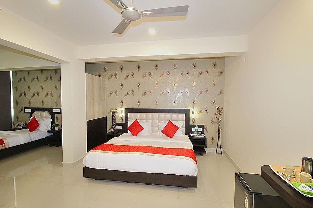 Vee Suites Bangalore Standard Room, 1 Bedroom, Smoking, City View 9