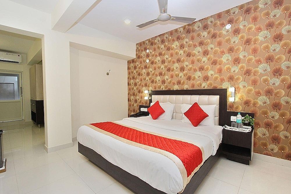 Vee Suites Bangalore Standard Room, 1 Bedroom, Smoking, City View 8
