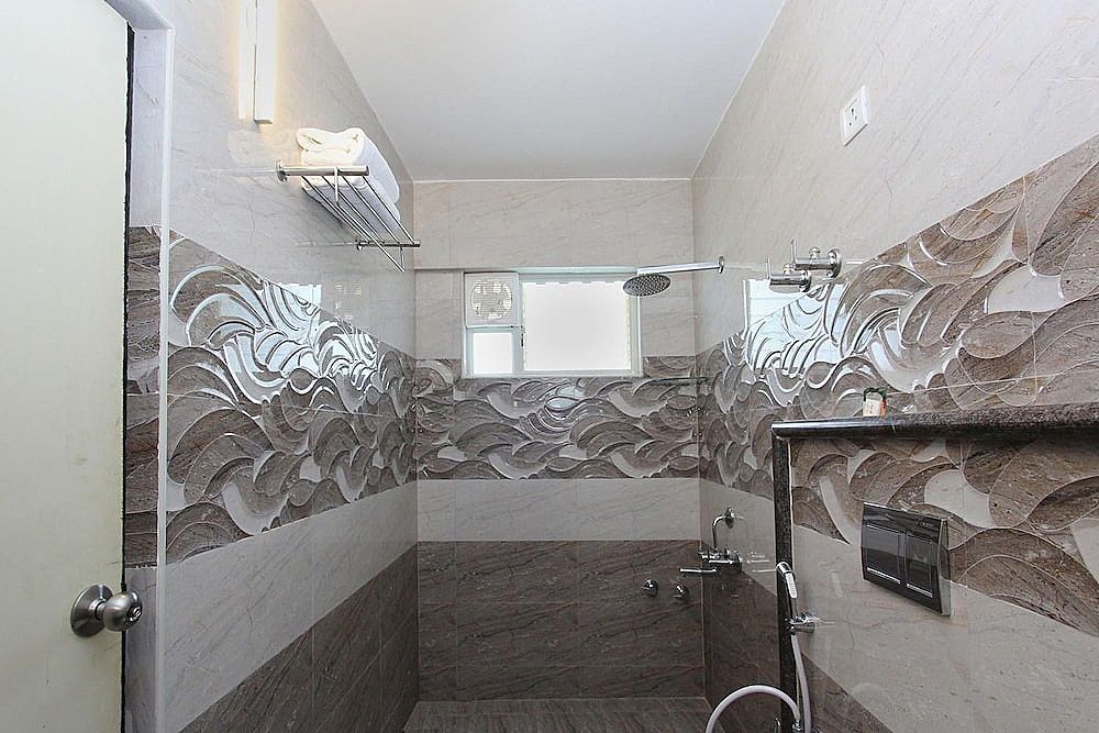 Vee Suites Bangalore Standard Room, 1 Bedroom, Smoking, City View 13