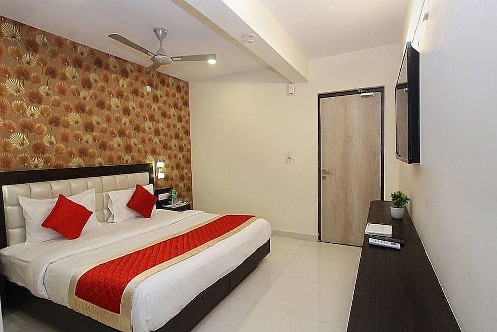 Vee Suites Bangalore Standard Room, 1 Bedroom, Smoking, City View 2