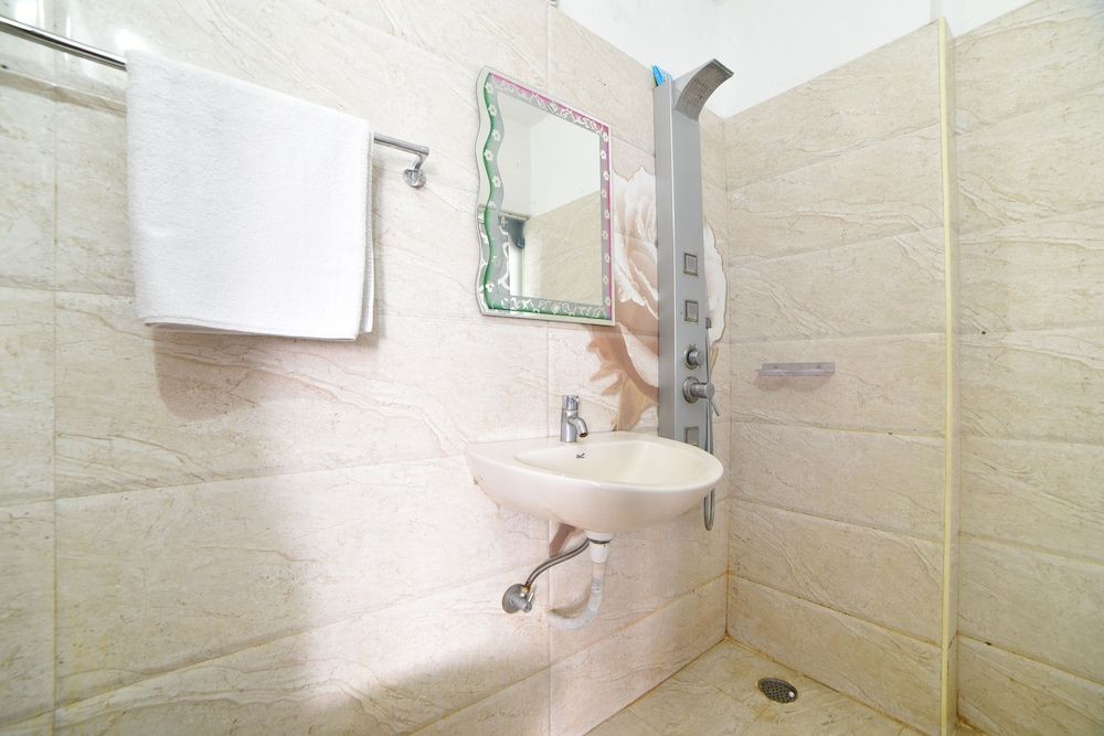 Hitech Shilparamam Guest House Basic Room 7