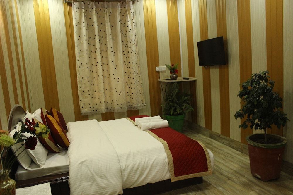 Hotel Shanti Deluxe Non AC Room 2