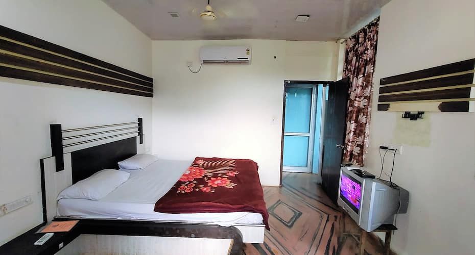 Deluxe AC Room