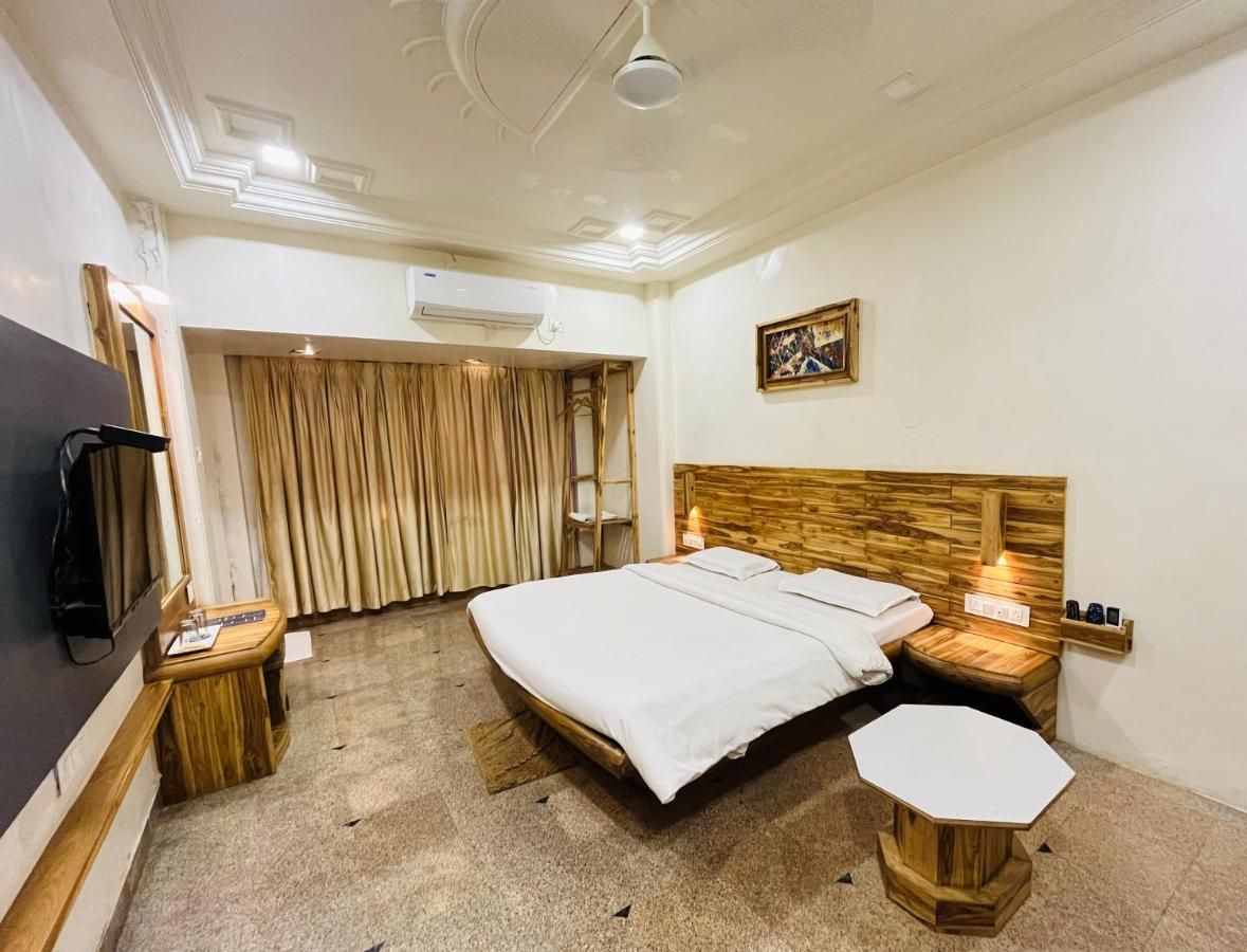 Hotel Shripad Standard Room 4