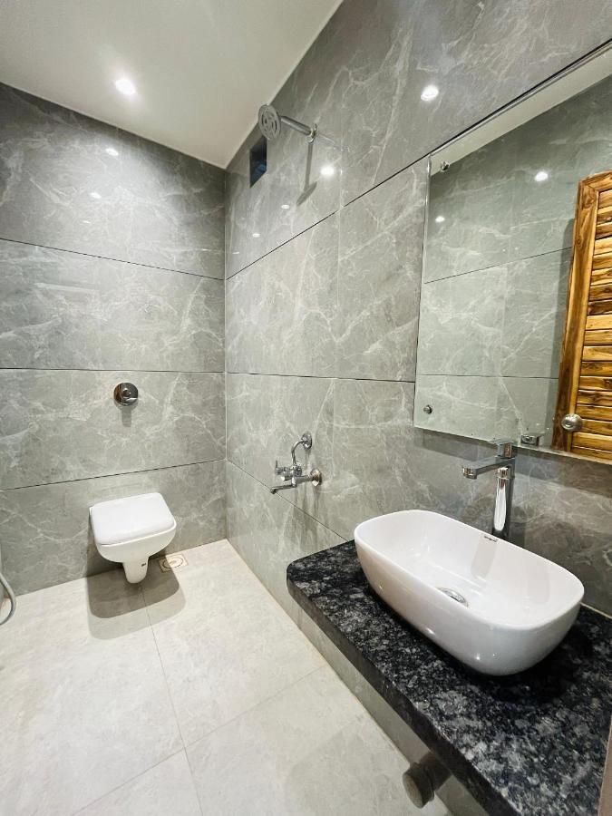 Hotel Shripad Standard Room 6