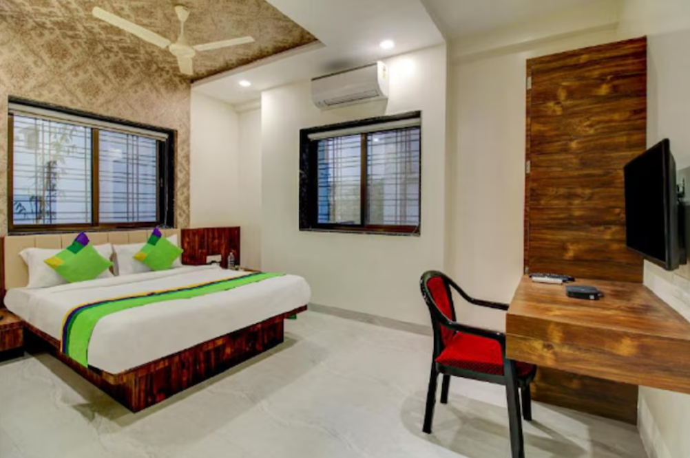Hotel Jai Bhavani Standard AC Room with Breakfast