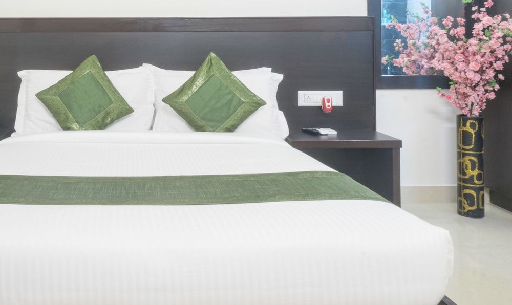 Treebo Raj Avenue Standard Room, 1 Queen Bed, Non Smoking 9