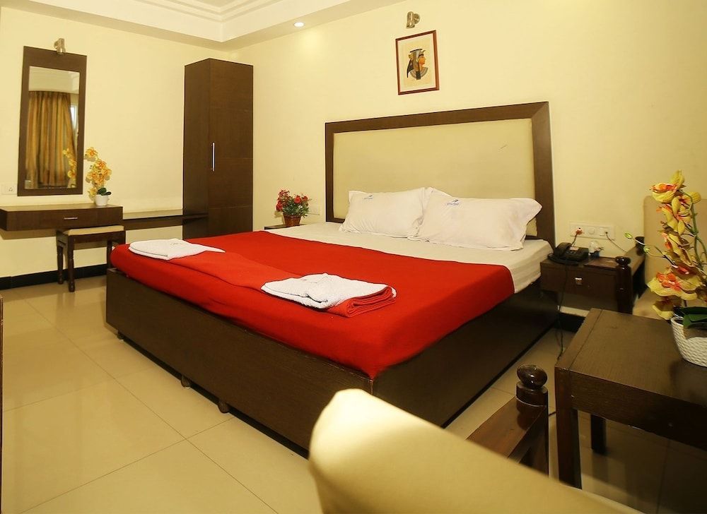 Hotel Rajavihar Family Double Room, Smoking, Garden View 2