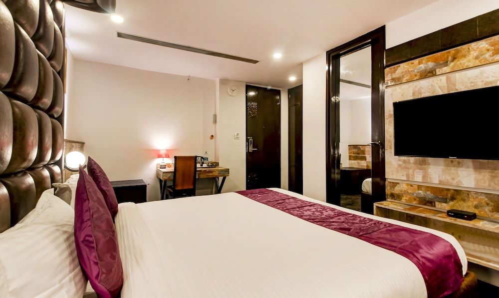 Treebo Tryst F One Deluxe Room 4