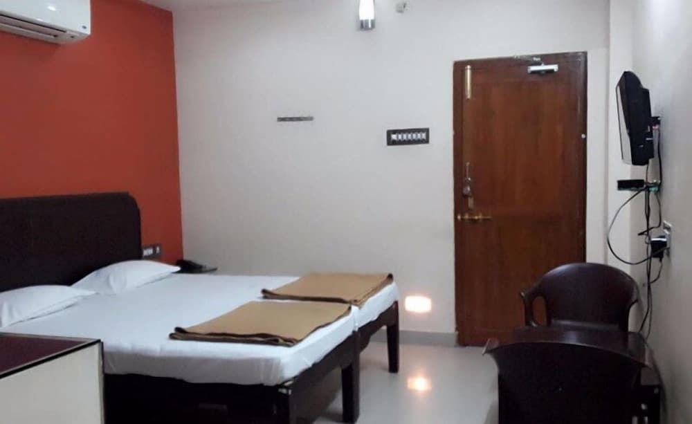 undefined Iroomz Woodlands Lodge