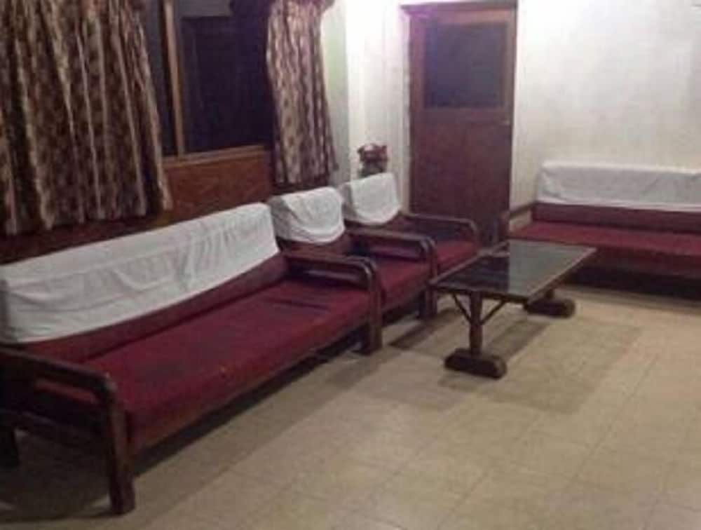 undefined Iroomz Woodlands Lodge 6