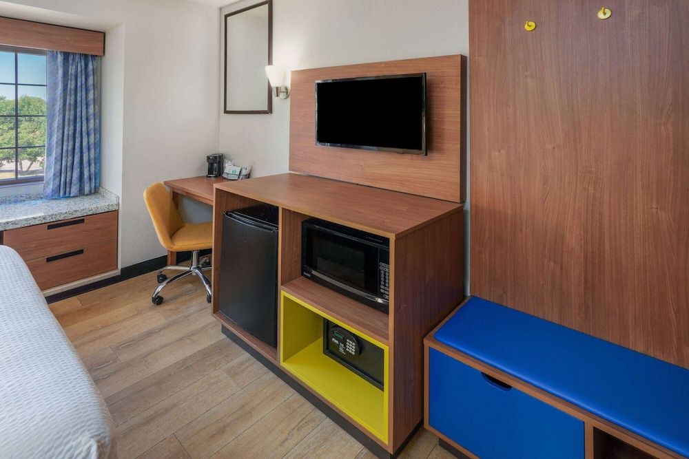 Studio Suite, 1 King Bed, Non Smoking