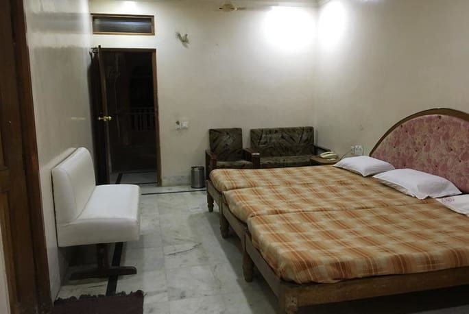 i-ROOMZ Shanbhag Towers International Deluxe Non AC 6