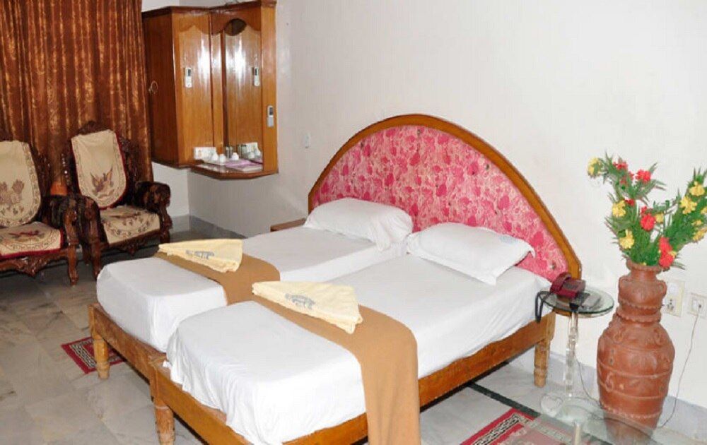 i-ROOMZ Shanbhag Towers International Deluxe Non AC 4