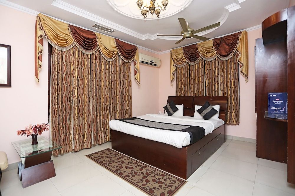 OYO 8672 Hotel Friends Double or Twin Room 12