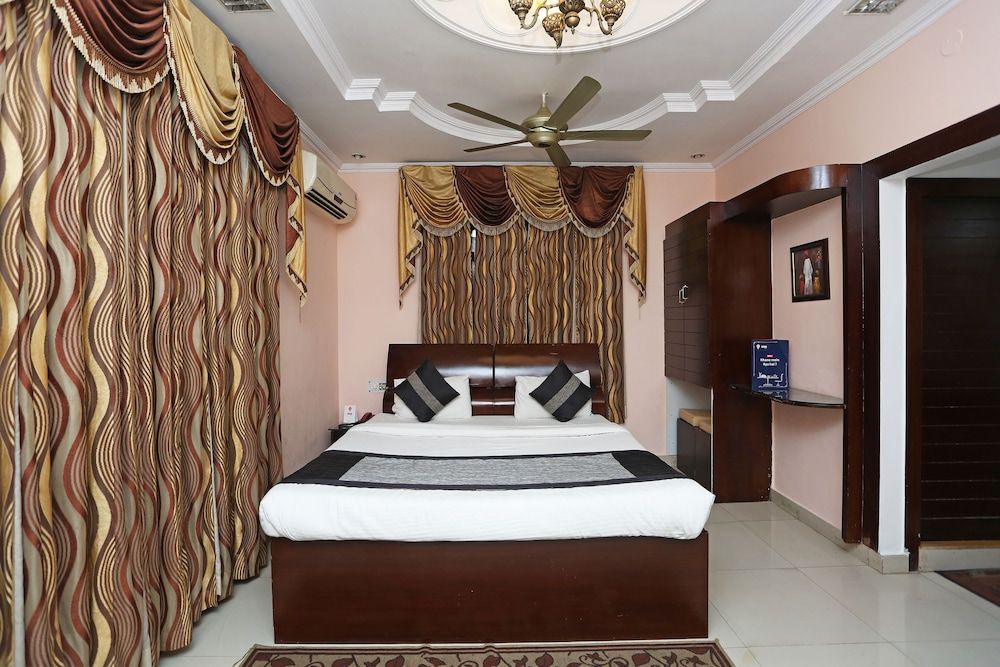 undefined OYO 8672 Hotel Friends 8