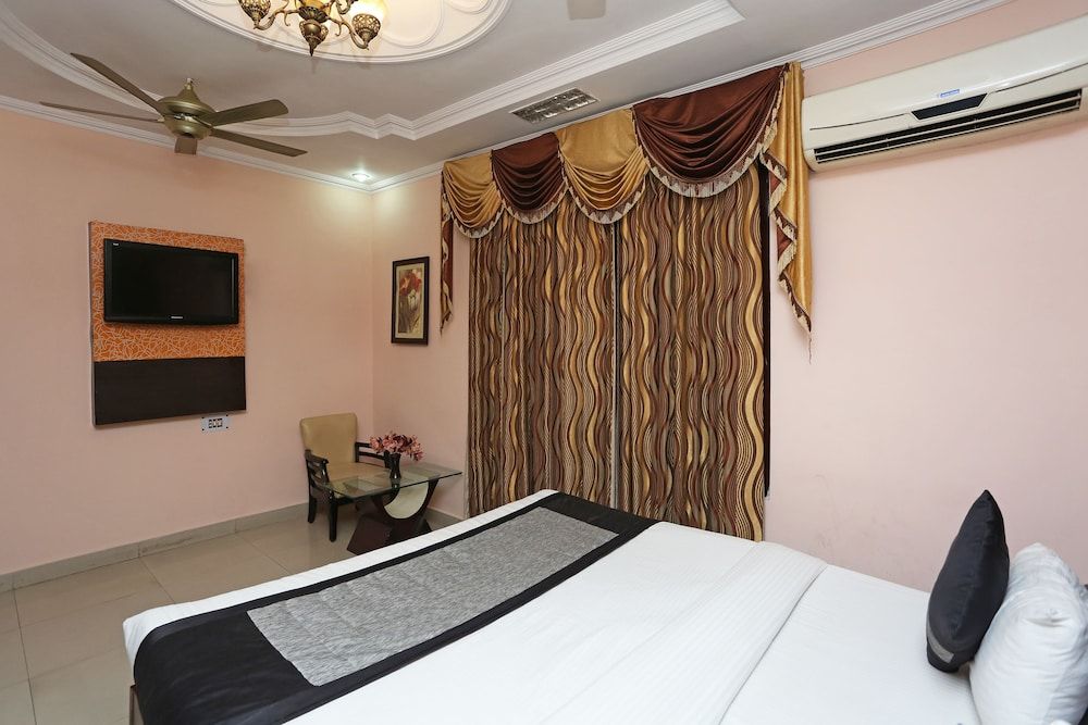 OYO 8672 Hotel Friends Double or Twin Room 8