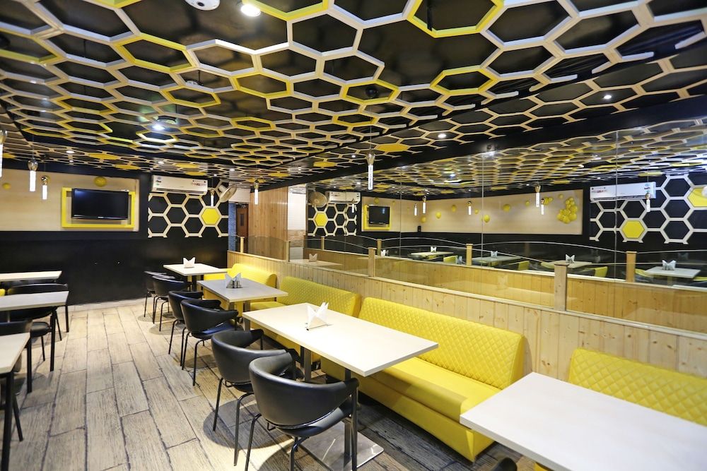 undefined OYO 8672 Hotel Friends 2