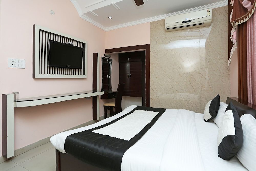 undefined OYO 8672 Hotel Friends 6