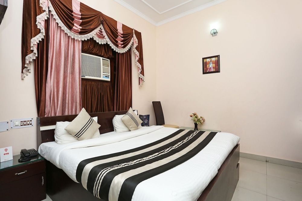 undefined OYO 8672 Hotel Friends 9