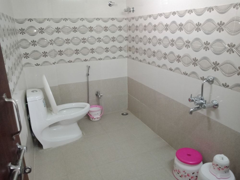 MGM - Aagman The Guest House Deluxe AC Room 4