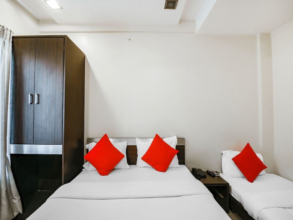 undefined OYO 13810 Hotel The Gentleman 9