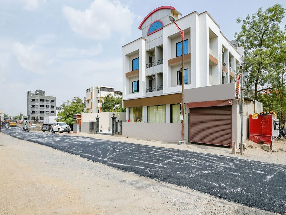 undefined OYO 13810 Hotel The Gentleman