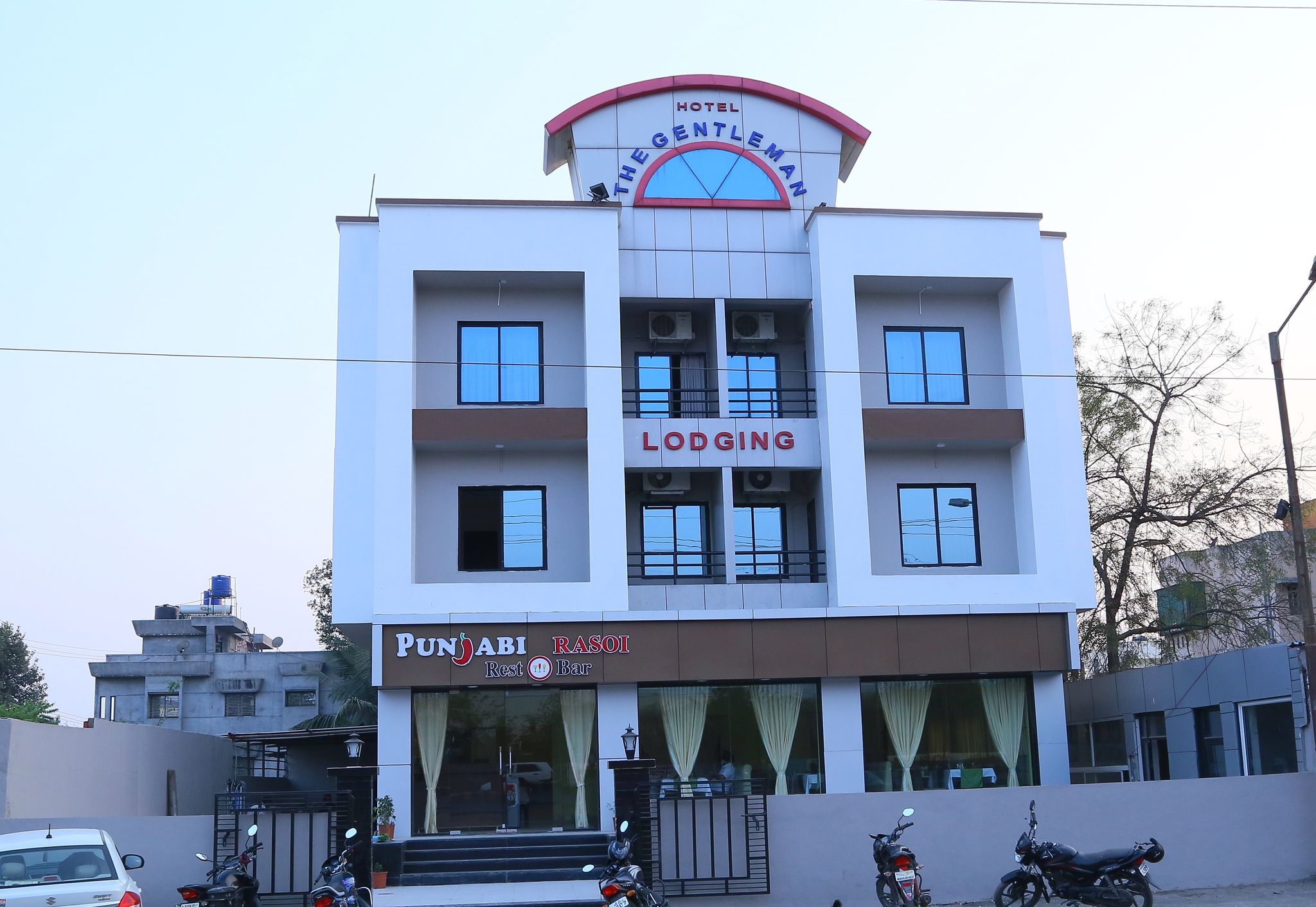 undefined OYO 13810 Hotel The Gentleman 2