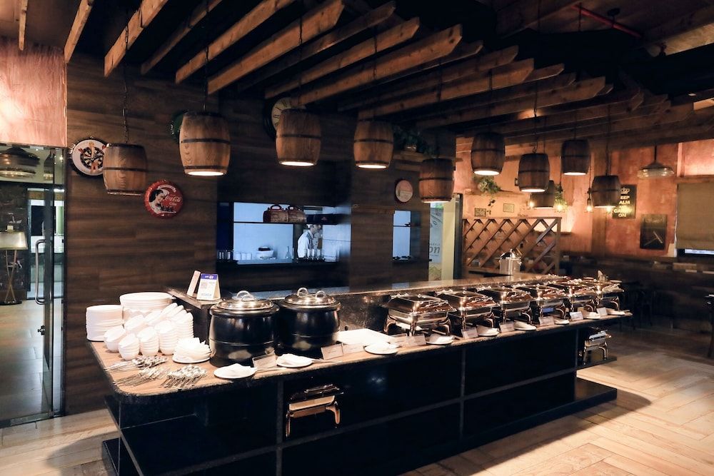 undefined Humming Bird Hotel & Banquet 9