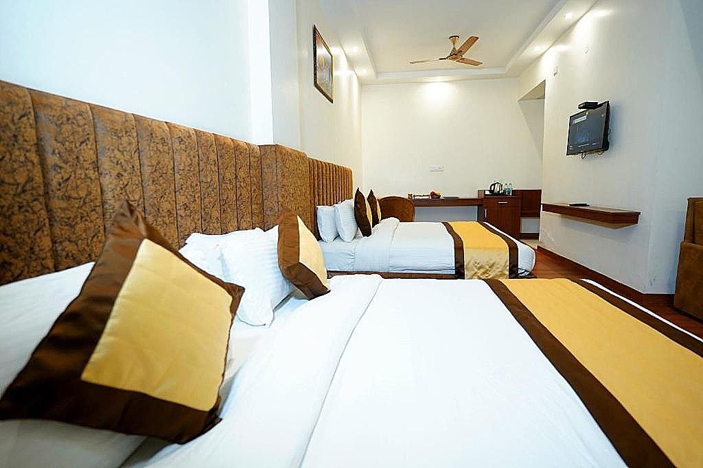 Suite Room(Complimentary Fruit Basket and Cookie Jar)