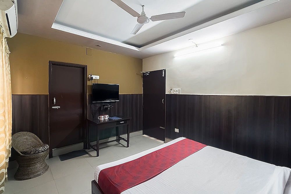OYO 6996 near Beltola Double or Twin Room 12