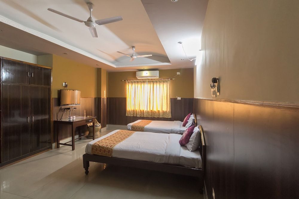 OYO 6996 near Beltola Double or Twin Room 4