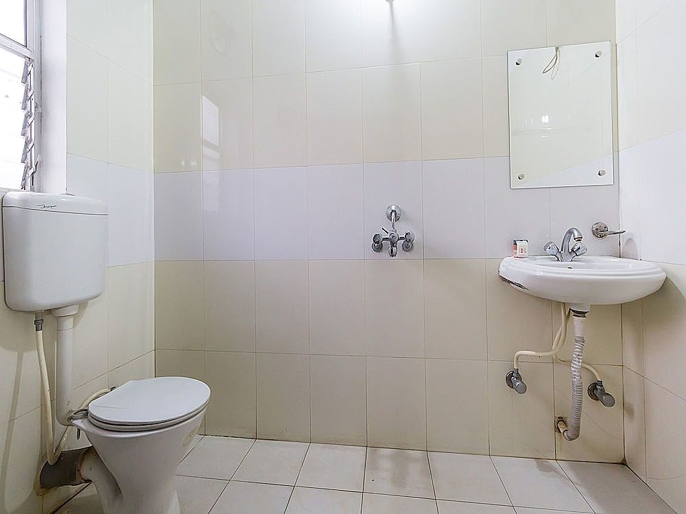 OYO 6996 near Beltola Double or Twin Room 9